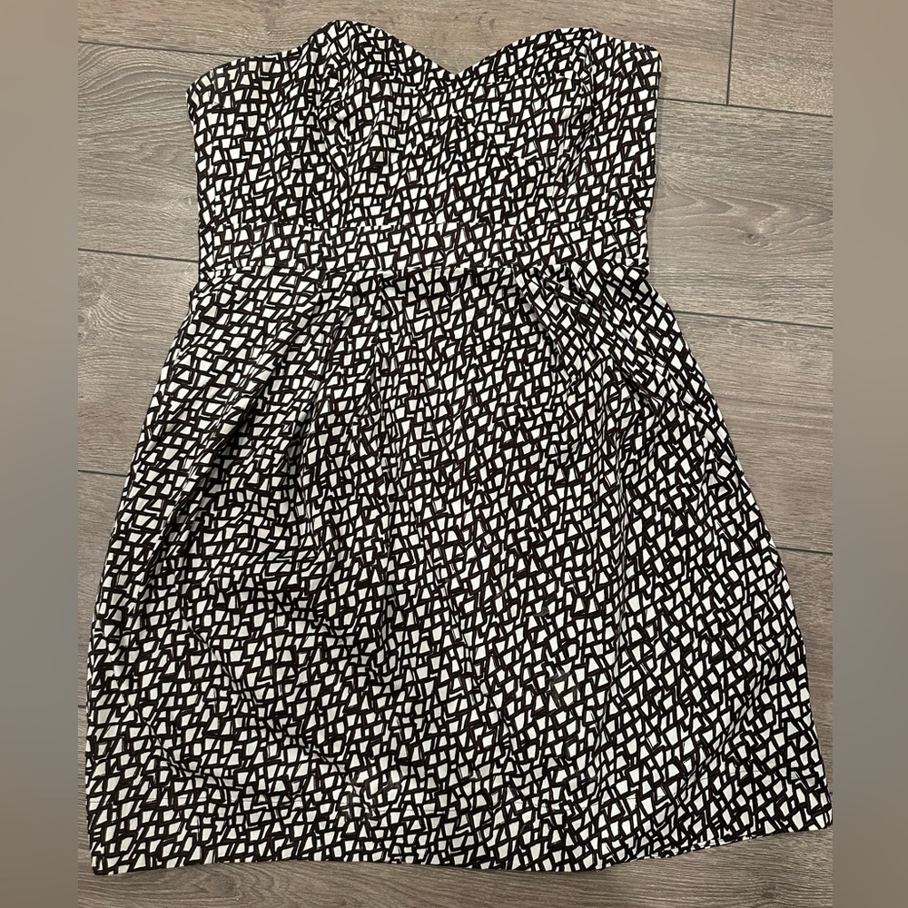Shoshanna Brown and White Strapless Dress with Pockets! Fit and flare size 10